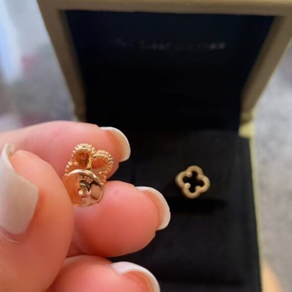 💎Authentic 💎Van Cleef & Arpels 18K gold and onyx earrings💎 - Picture 4 of 8